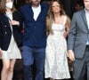 Ben Affleck et sa femme Jennifer Affleck (Lopez) quittent l'hôtel Crillon avec violet pour aller déjeuner dans un restaurant lors de leur lune de miel à Paris le 23 juillet 2022. 