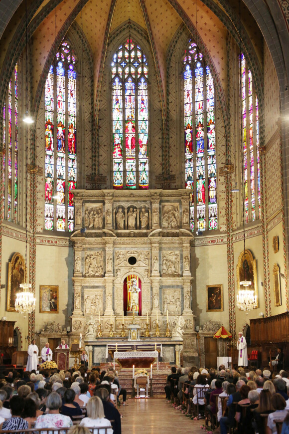 Ambiance - Obsèques de Dani en la cathédrale Saint Jean-Baptiste de Perpignan, le 26 juillet 2022. Les proches et les personnalités sont venus rendre un dernier hommage à la chanteuse disparue le 18 juillet 2022 à l'âge de 77 ans. 