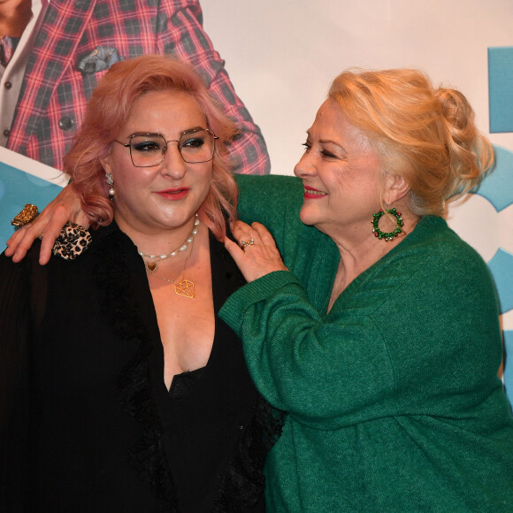 Marilou Berry et sa mère Josiane Balasko lors de l'avant-première du film "Mes très chers enfants" au cinéma UGC Bercy à Paris le 13 décembre 2021. © Veeren / Bestimage 