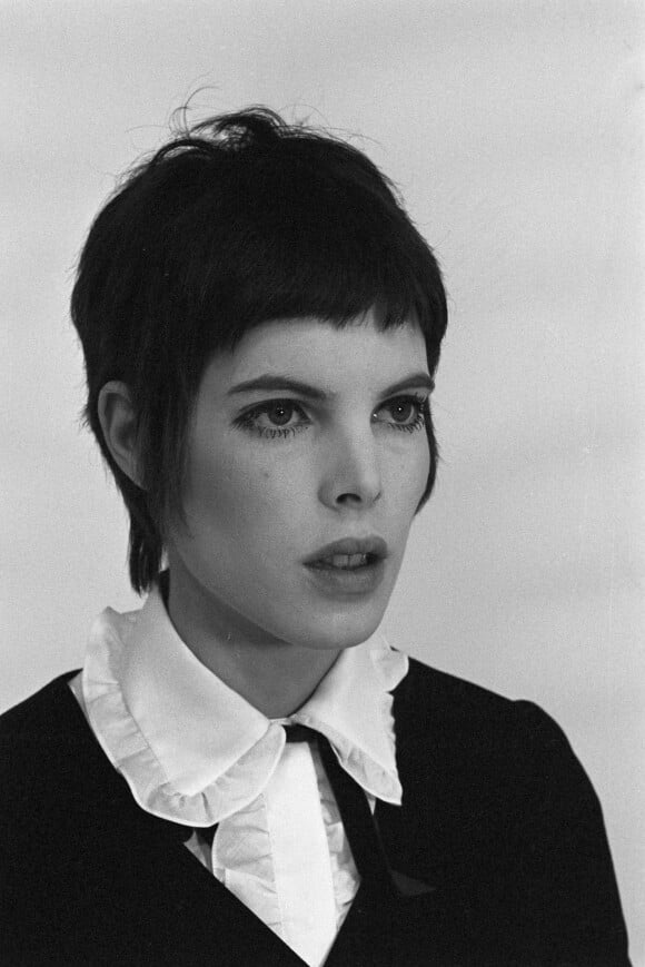 Portrait de la chanteuse et comédienne Dani, sur le plateau de l'émission "Au risque de vous plaire". Le 6 mars 1967.