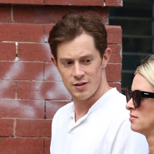 Nicky Hilton, enceinte, et son mari James Rothschild, tout sourire, vont dîner à New York, le 11 juin 2022. 