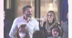 La bouche ouverte et épuisé, Ben Affleck s'endort en pleine croisière à Paris !