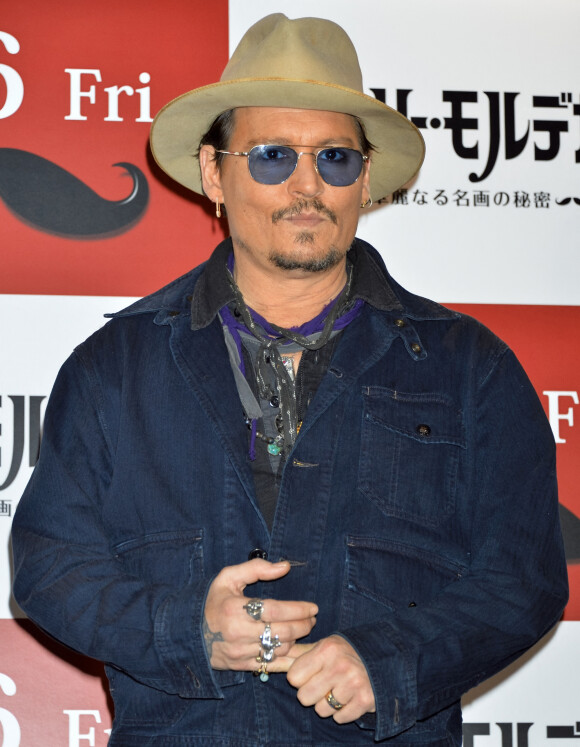 Johnny Depp pose lors du photocall du film "Charlie Mortdecai" à Tokyo, le 28 janvier 2015. 