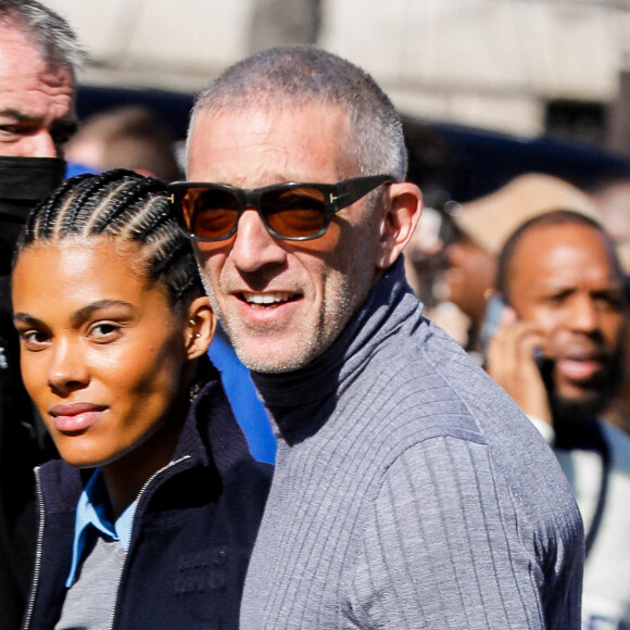 Vincent Cassel et sa femme Tina Kunakey - Arrivées au défilé femme Miu Miu Automne/Hiver 2022/2023 lors de la Fashion Week de Paris au palais d'Iéna à Paris, France, le 8 mars 2022. © Veeren-Clovis/Bestimage 
