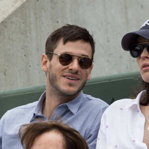 Gaspard Ulliel et sa compagne Gaëlle Pietri dans les tribunes des internationaux de tennis de Roland Garros à Paris. Le 7 juin 2017 © Jacovides-Moreau / Bestimage 