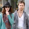 Anne Hathaway et son ami Adam Shulman dans les rues de Los Angeles, le 3 février 2010