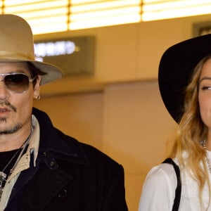 Johnny Depp et sa fiancée Amber Heard arrivent à l'aéroport de Tokyo. Le 26 janvier 2015 