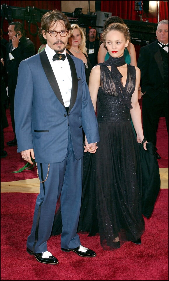 Johnny Depp et Vanessa Paradis arrivent ) la soirée Vanity Fair après la cérémonie des Oscars e 2005.
