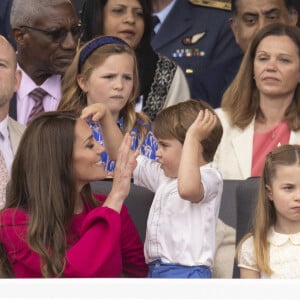 Catherine (Kate) Middleton, duchesse de Cambridge, Le prince Louis de Cambridge, La princesse Charlotte de Cambridge, Mike Tindall, sa fille Mia Grace - Jubilé de platine de la reine Elisabeth II d'Angleterre à Bukingham Palace à Londres, le 5 juin 2022. 