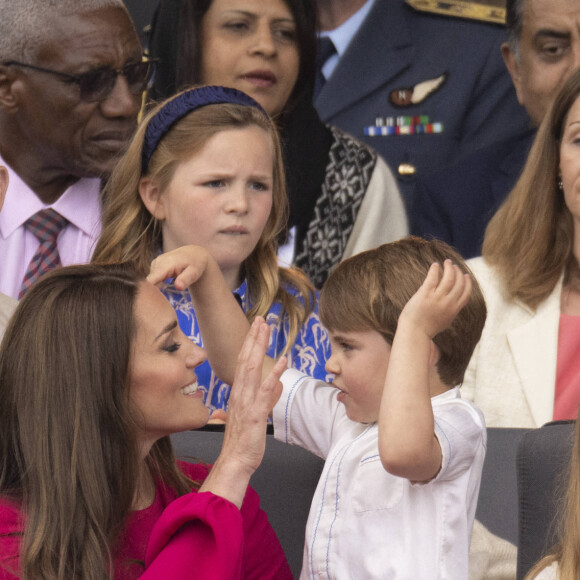 Catherine (Kate) Middleton, duchesse de Cambridge, Le prince Louis de Cambridge, La princesse Charlotte de Cambridge, Mike Tindall, sa fille Mia Grace - Jubilé de platine de la reine Elisabeth II d'Angleterre à Bukingham Palace à Londres, le 5 juin 2022. 