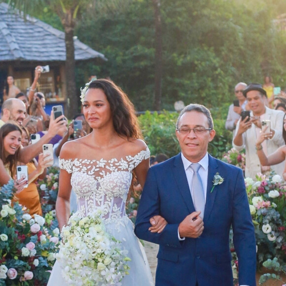 Exclusif - Lais Ribeiro et son père José Ribeiro de Oliveira Filho - Joakim Noah et Lais Ribeiro se sont mariés devant leurs amis et leur famille sur la plage de Trancoso au Brésil le 13 juillet 2022.