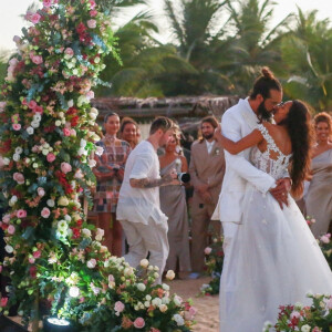 Exclusif - Jenaye Noah, Joakim Noah, Lais Ribeiro - Joakim Noah et Lais Ribeiro se sont mariés devant leurs amis et leur famille sur la plage de Trancoso au Brésil le 13 juillet 2022.