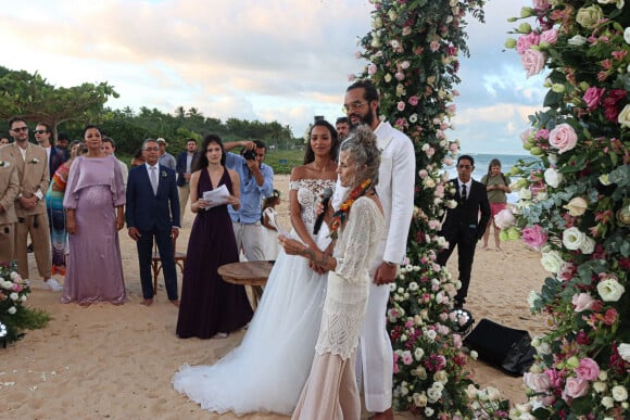 Exclusif - Socorro Oliveira Ribeiro et son mari José Ribeiro de Oliveira Filho, Joakim Noah, Lais Ribeiro - Joakim Noah et Lais Ribeiro se sont mariés devant leurs amis et leur famille sur la plage de Trancoso au Brésil le 13 juillet 2022.