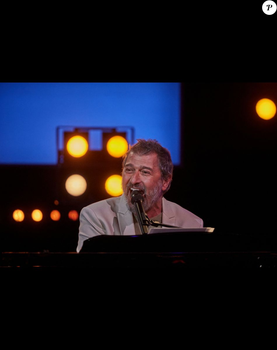 Exclusif - Daniel Lévi - Enregistrement de l'émission "Allez viens je t'emmène...Au Music Hall" au Studio Gabriel à Paris, qui sera diffusée le 28 mai sur France 3. Le 6 avril 2021 © Cyril Moreau / Bestimage