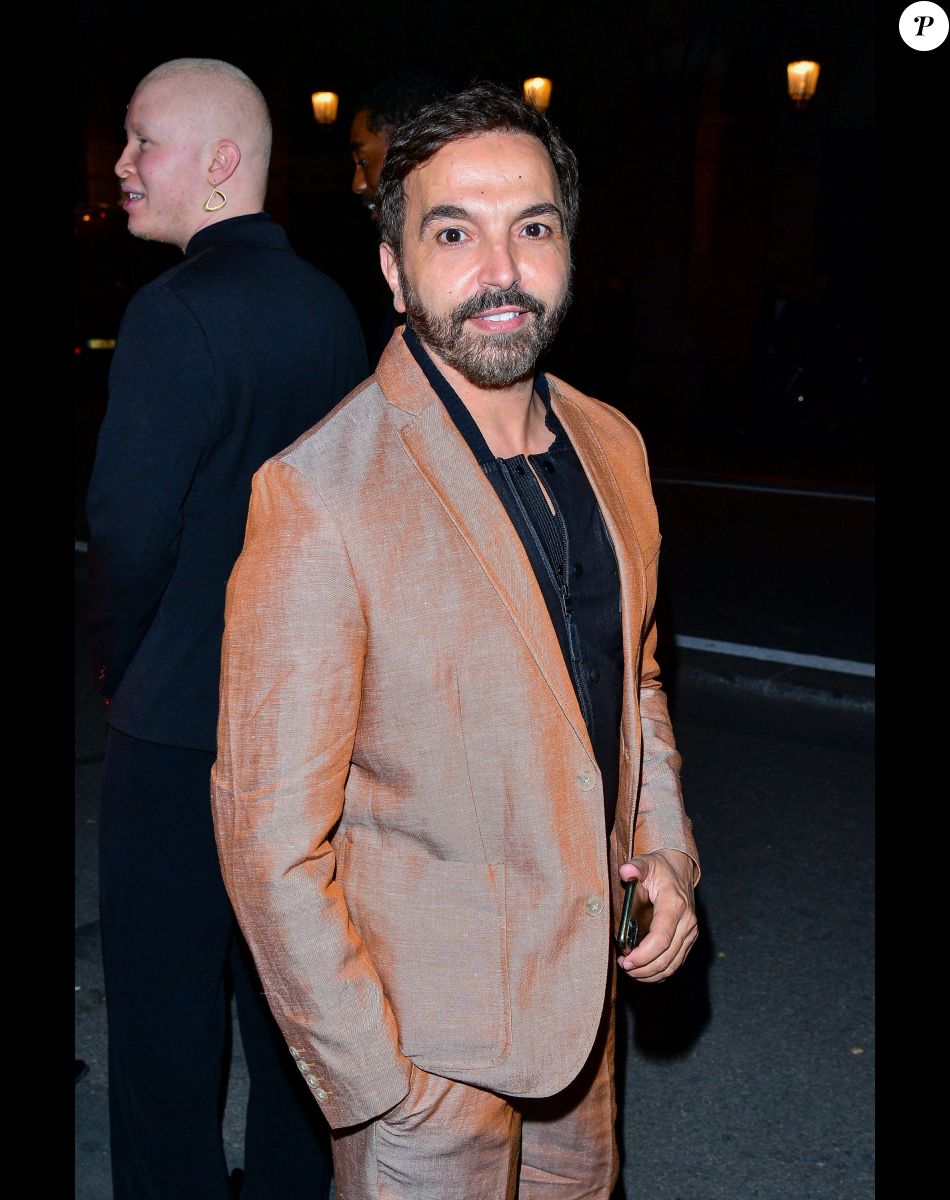 Kamel Ouali à la sortie de la soirée de l'exposition "Thierry Mugler: couturissime" au Musée des Arts Décoratifs (MAD) à Paris le 28 septembre 2021. © Pierre Perusseau / Bestimage Celebs leaving the Mugler exhibition Couturissime as part of Paris Fashion Week at Musee Des Arts Decoratifs on September 28, 2021 in Paris, France.