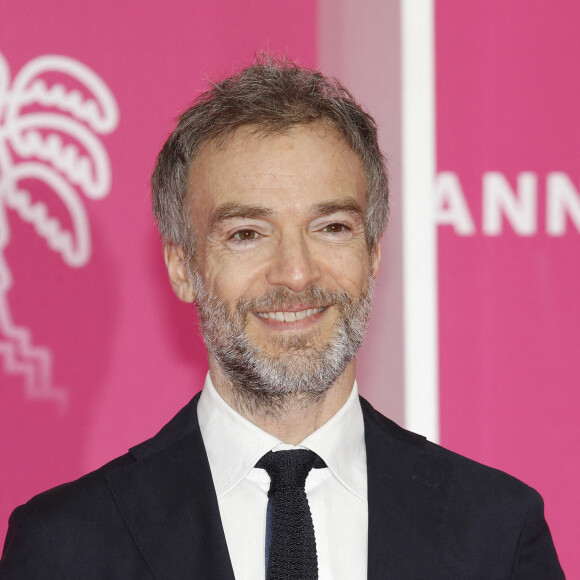 Jonathan Lambert sur le pink carpet de la cérémonie de clôture de la 5ème saison du festival Canneseries le 6 avril 2022. © Denis Guignebourg / Bestimage 