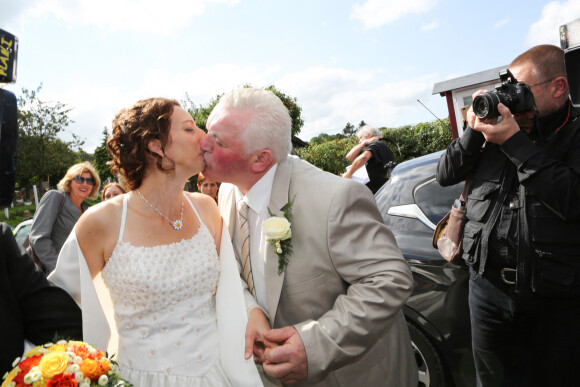 Mariage civil de Thierry Olive de "L'amour est dans le pré" à la mairie de Ver avec Annie Derain le 14 septembre 2012