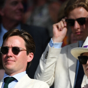 La princesse Beatrice d'York et son mari Edoardo Mapelli Mozzi dans les tribunes lors du tournoi de Wimbledon au All England Lawn Tennis and Croquet Club à Londres, Royaume Uni, le 8 juillet 2022. © Chryslene Caillaud/Panoramic/Bestimage 