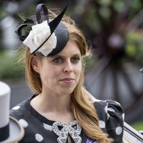 La princesse Beatrice d'York et son mari Edoardo Mapelli Mozzi lors du cinquième et dernier jour de la Royal Ascot 2022 à l'hippodrome d'Ascot, Berkshire, Royaume Uni, le 18 juin 2022. 