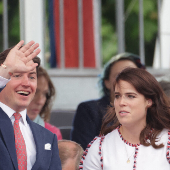 La princesse Beatrice d'York et son mari Edoardo Mapelli Mozzi, la princesse Eugenie d'York et son mari Jack Brooksbank - La famille royale d'Angleterre lors du concert devant le palais de Buckingham à Londres, à l'occasion du jubilé de platine de la reine d'Angleterre. Le 4 juin 2022 