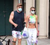 Emily Ratajkowski et son mari Sebastian Bear-McClard sont photographiés en train de promener leur chien, Colombo à New York le 9 juillet 2020. Ils portent des masques pour se protéger de l'épidémie de Coronavirus (COVID-19). 