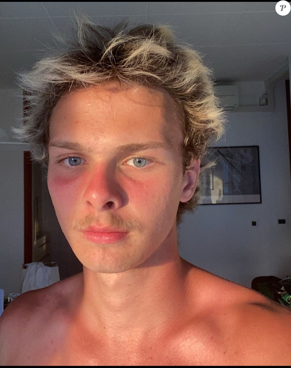 Une star de l'athlétisme dans l'embarras : son pénis sort de son short ...