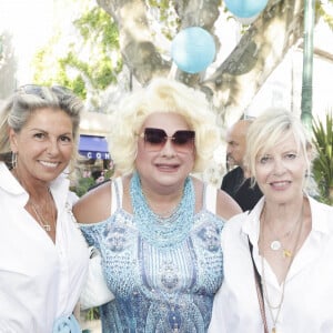 Caroline Margeridon, Zize, Chantal Ladesou lors d'un tournoi de pétanque place des Lices organisé par le magazine Turquoise pour l'association Sourire à la vie à Saint-Tropez le 10 août 2022. © Jack Tribeca / Bestimage