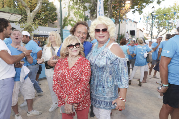 Nicoletta et son mari Jean-Christophe Molinier, Zize lors d'un tournoi de pétanque place des Lices organisé par le magazine Turquoise pour l'association Sourire à la vie à Saint-Tropez le 10 août 2022. © Jack Tribeca / Bestimage