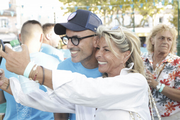 Marc Fichel, Caroline Margeridon lors d'un tournoi de pétanque place des Lices organisé par le magazine Turquoise pour l'association Sourire à la vie à Saint-Tropez le 10 août 2022. © Jack Tribeca / Bestimage