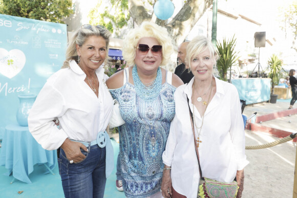 Caroline Margeridon, Zize, Chantal Ladesou lors d'un tournoi de pétanque place des Lices organisé par le magazine Turquoise pour l'association Sourire à la vie à Saint-Tropez le 10 août 2022. © Jack Tribeca / Bestimage