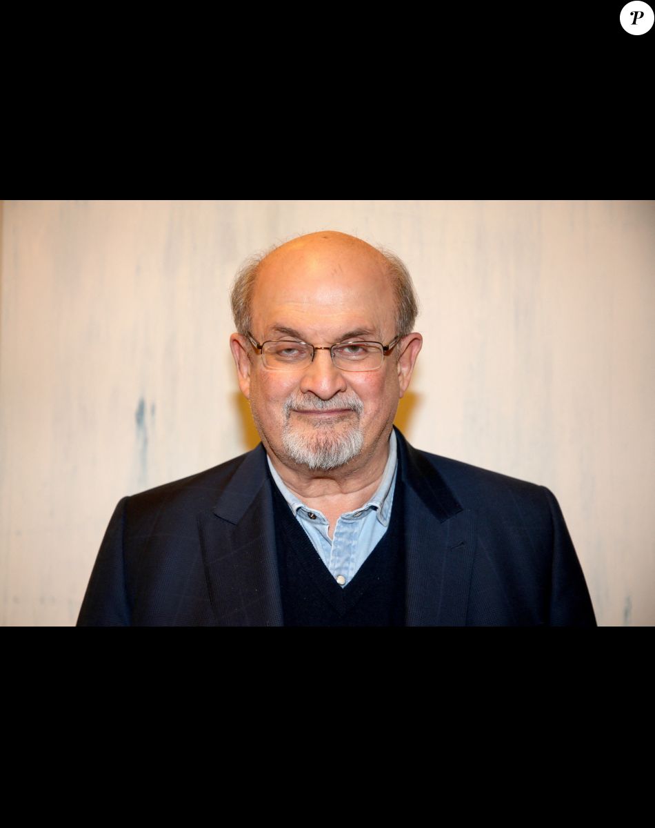 Salman Rushdie présente son nouveau livre 'Quichotte' au théâtre Altonaer à Hambourg en Allemagne, le 12 novembre 2019.
