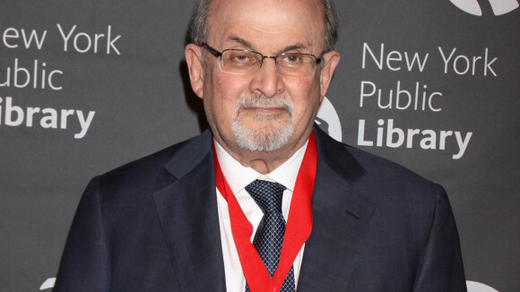 "Il va probablement perdre un oeil" : Salman Rushdie dans un état grave, son agent dévoile de durs détails