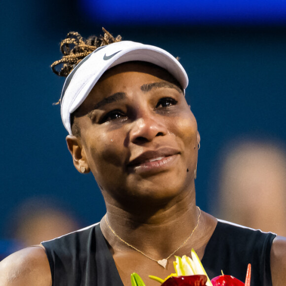 Serena Williams émue après le dernier match de sa carrière lors du "National Bank Open" à Montréal au Canada, le 10 août 2022. Serena a déclaré en quittant le court : "Je vous aime, a-t-elle lancé à la foule qui l'applaudissait. Je ne suis pas bonne pour faire mes adieux, comme j'ai dit dans l'article, mais... adieu. Adieu!". © Rob Prange/AFP7 via Zuma Press/Bestimage