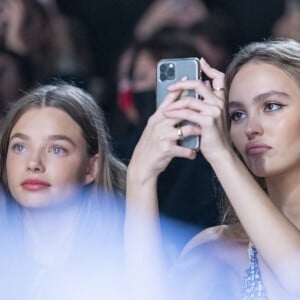 Lily-Rose Depp - Chanel front row au front row du défilé de mode Chanel lors de la Fashion Week printemps/été 2022 à Paris, France, le 5 octobre 2021. © Olivier Borde/Bestimage 