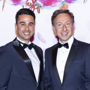 Stéphane Bern et son compagnon Yori Bailleres lors du Bal de la Rose au Sporting Club de Monaco en faveur de la Fondation Princesse Grace. © Cyril Moreau / Pool Monaco / Bestimage