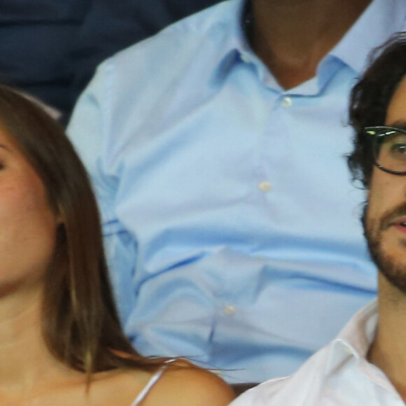 Thomas Hollande et sa compagne Emilie Broussouloux (journaliste France 2) - People au match de Ligue des champions Psg contre Arsenal au Parc des Princes à Paris le 13 septembre 2016. © Marc Ausset-Lacroix/Bestimage 