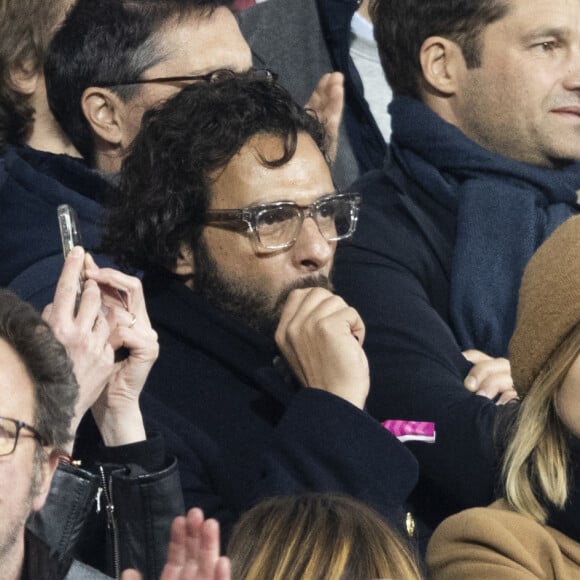 Maxim Nucci (Yodelice) et sa compagne Isabelle Ithurburu dans les tribunes lors du match de rugby du Tournoi des 6 Nations opposant la France à l'Angleterre au stade de France, à Saint-Denis, Seine Saint-Denis, France, le 19 mars 2022. © Cyril Moreau/Bestimage