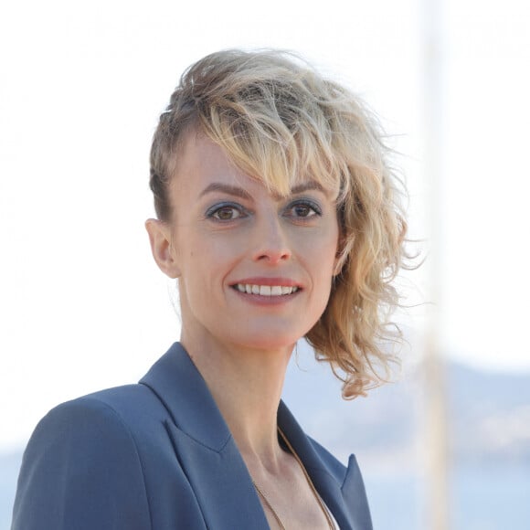 Sara Mortensen au photocall de la série "Astrid et Raphaëlle" lors de la 5ème saison du festival International des Séries "Canneseries" à Cannes, France, le 2 avril 2022. © Denis Guignebourg/Bestimage