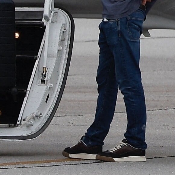 Ben Affleck et ses enfants à l'aéroport privé de Savannah, au lendemain de son mariage avec Jennifer Lopez. Le couple a célébré leur mariage, dans le domaine de Riceboro de l'acteur, entouré de leurs amis et de leur famille. Le 21 août 2022 