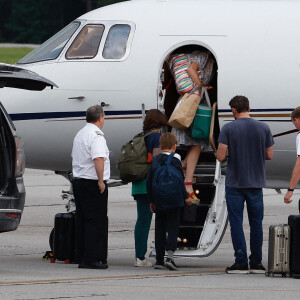 Ben Affleck et ses enfants à l'aéroport privé de Savannah, au lendemain de son mariage avec Jennifer Lopez. Le couple a célébré leur mariage, dans le domaine de Riceboro de l'acteur, entouré de leurs amis et de leur famille. Le 21 août 2022 