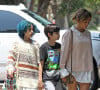 Jennifer Lopez se balade avec ses enfants Emme et Max dans le quartier de Santa Monica à Los Angeles, le 14 juillet 2021