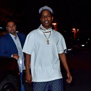 Rihanna et son compagnon Asap Rocky quittent un building de Manhattan à New York, le 23 août 2022. 