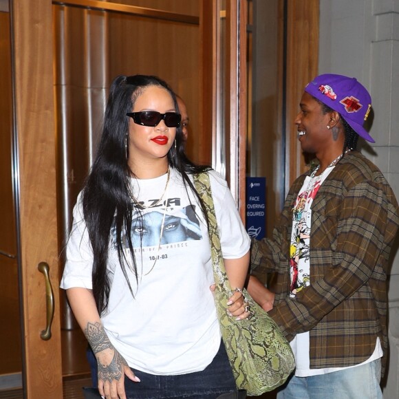 Rihanna et son compagnon Asap Rocky sortent d'un rendez-vous à New York le 12 août 2022. 