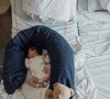 Luka Karabatic a annoncé sur Instagram via une tendre photo la naissance de son deuxième enfant avec Jeny Priez, la petite Dali, née le 23 août 2022. Elle rejoint sa grande soeur Deva