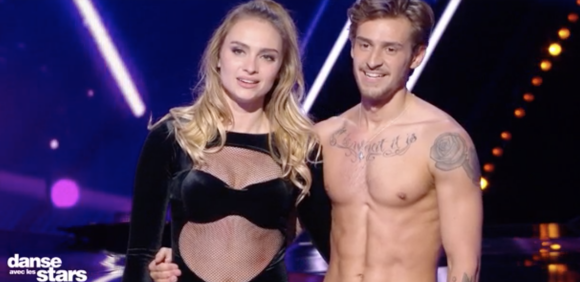 Aurélie Pons et Adrien Caby lors de la demi-finale de "Danse avec les stars". Le 19 novembre 2021, TF1.