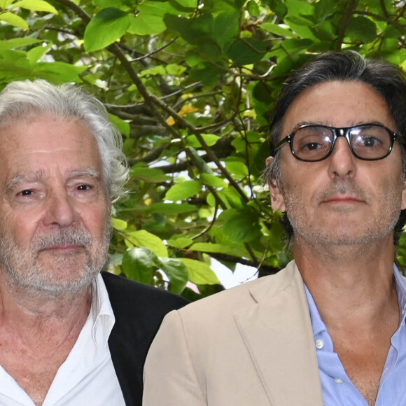 Pierre Arditi et Yvan Attal au photocall du film "Maestro(s)" lors du 15ème festival du film francophone de Angoulême, France, le 26 août 2022. © Coadic Guirec/Bestimage