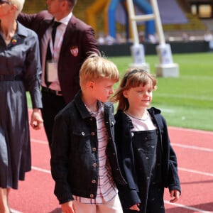 No Tabloïds - Le prince Jacques de Monaco et la princesse Gabriella de Monaco - Le prince Albert II de Monaco, la princesse Charlène de Monaco et leurs enfants le prince Jacques de Monaco et la princesse Gabriella de Monaco lors de l' édition 2022 du Tournoi Sainte Dévote de Rugby au Stade Louis II à Monaco le 7 mai 2022. © Claudia Albuquerque / Bestimage