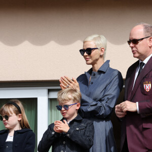 No Tabloïds - Le prince Albert II de Monaco, la princesse Charlène de Monaco et leurs enfants le prince Jacques de Monaco et la princesse Gabriella de Monaco - Le prince Albert II de Monaco, la princesse Charlène de Monaco et leurs enfants le prince Jacques de Monaco et la princesse Gabriella de Monaco lors de l' édition 2022 du Tournoi Sainte Dévote de Rugby au Stade Louis II à Monaco le 7 mai 2022. © Claudia Albuquerque / Bestimage