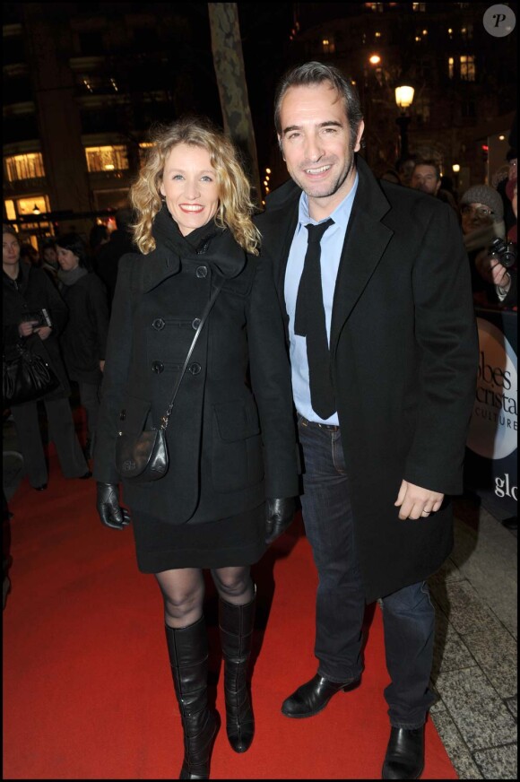 Alexandra Lamy et Jean Dujardin lors de la cérémonie des Globes de cristal, à Paris, le 8 février 2010 !