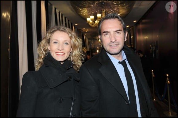 Alexandra Lamy et Jean Dujardin lors de la cérémonie des Globes de cristal, à Paris, le 8 février 2010 !